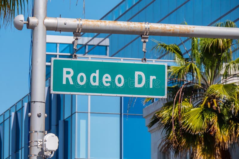 Den Rodeo Drive gatan undertecknar in Beverly Hills royaltyfri fotografi Den Rodeo Drive gatan undertecknar in Beverly Hills royaltyfri fotografi