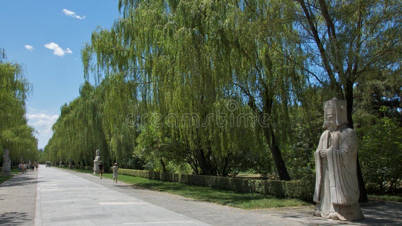 Den sakrala vägen på tretton Ming Tombs i Peking arkivfoto Den sakrala vägen på tretton Ming Tombs i Peking arkivfoto