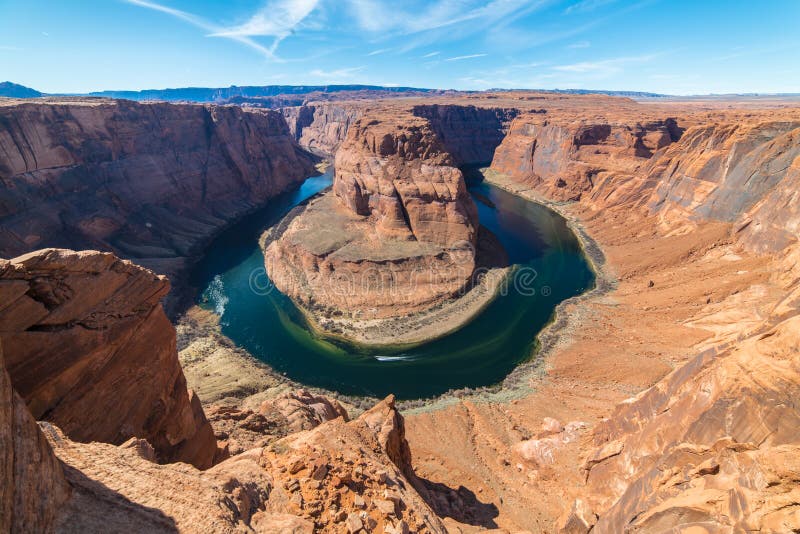 Den sceniska natursikten på hästskon vaggar på Grand Canyon och Coloradofloden arkivfoton Den sceniska natursikten på hästskon vaggar på Grand Canyon och Coloradofloden arkivfoton