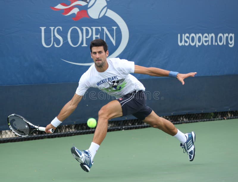 NYA YORK SEPTEMBER 3, 2016: Den storslagna slamen för tolv gånger öva mästaren Novak Djokovic av Serbien för för US Open 2016 på Billie Jean King National Tennis Center i New York