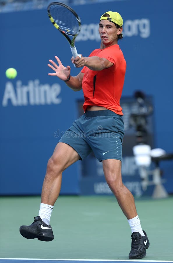 Den storslagna slamen för tolv gånger öva mästaren Rafael Nadal för US Open 2013 på Arthur Ashe Stadium royaltyfri foto