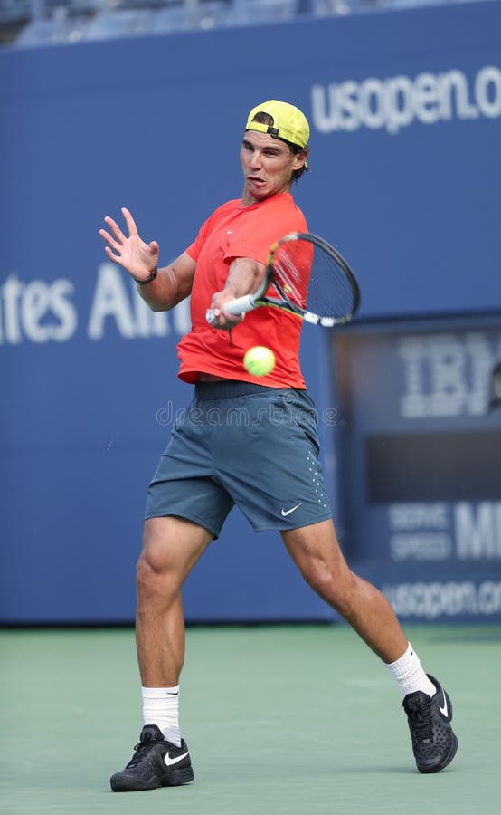 Den storslagna slamen för tolv gånger öva mästaren Rafael Nadal för US Open 2013 på Arthur Ashe Stadium fotografering för bildbyråer