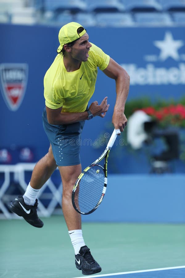 Den storslagna slamen för tolv gånger öva mästaren Rafael Nadal för US Open 2013 på Arthur Ashe Stadium arkivfoton