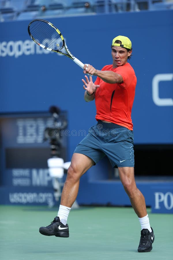 Den storslagna slamen för tolv gånger öva mästaren Rafael Nadal för US Open 2013 på Arthur Ashe Stadium royaltyfri fotografi