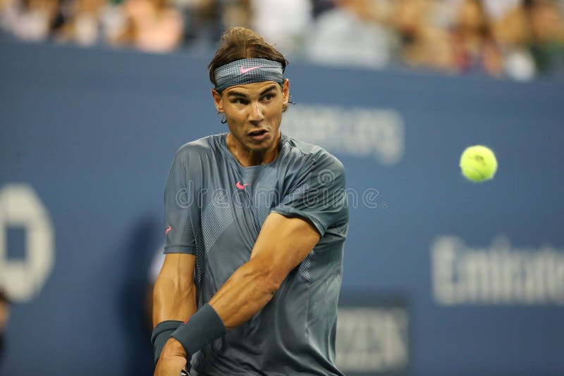 Den storslagna slamen för tolv gånger öva mästaren Rafael Nadal för US Open 2013 på Arthur Ashe Stadium arkivfoto