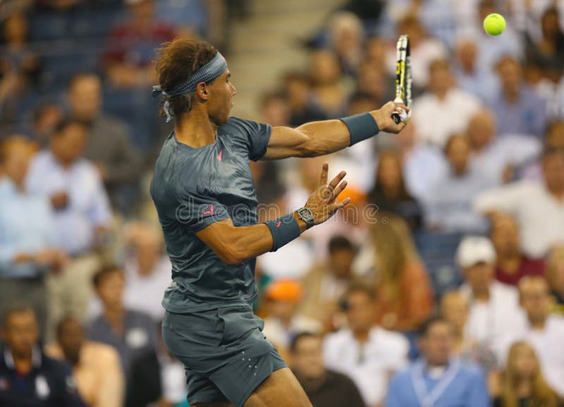 Den storslagna slamen för tolv gånger öva mästaren Rafael Nadal för US Open 2013 på Arthur Ashe Stadium royaltyfria foton