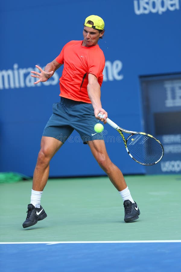 Den storslagna slamen för tolv gånger öva mästaren Rafael Nadal för US Open 2013 på Arthur Ashe Stadium royaltyfri bild