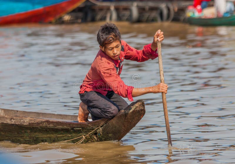 Den sväva byn av Tonle underminerar, Cambodja arkivbild Den sväva byn av Tonle underminerar, Cambodja arkivbild