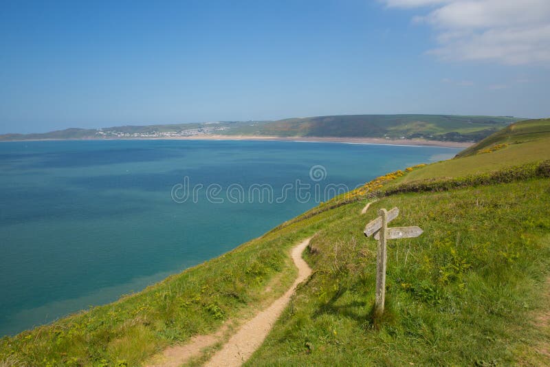 Den södra västkustenbanan och Woolacome sätter på land Devon England UK i sommar royaltyfri foto Den södra västkustenbanan och Woolacome sätter på land Devon England UK i sommar royaltyfri foto