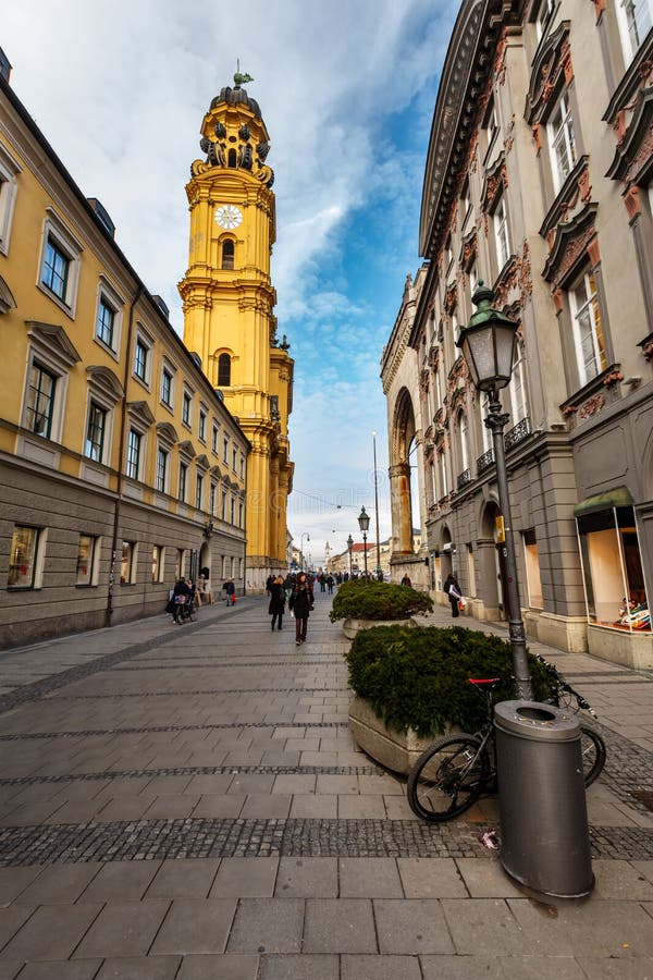 Den Theatine kyrkan av St. Cajetan arkivfoto Den Theatine kyrkan av St. Cajetan arkivfoto