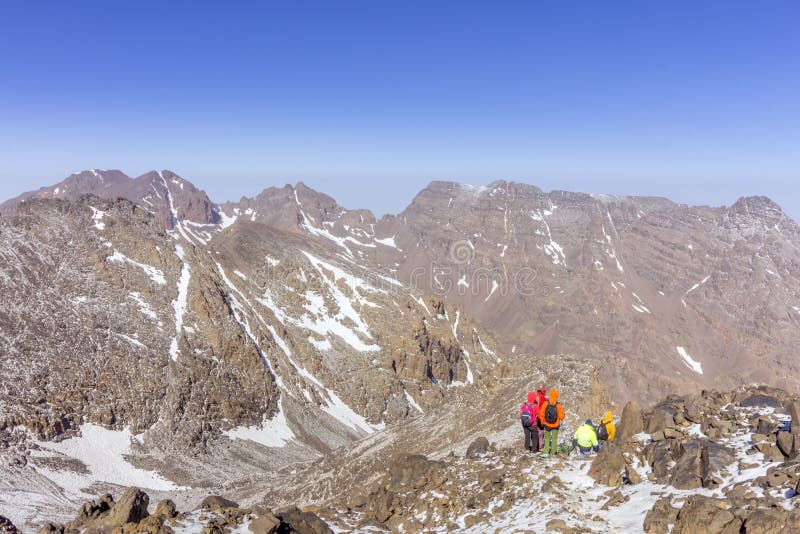 Den Toubkal nationalparken, den maximala whiten 4,167m är det högst i den kartbokbergen och Nordafrika royaltyfri fotografi Den Toubkal nationalparken, den maximala whiten 4,167m är det högst i den kartbokbergen och Nordafrika royaltyfri fotografi