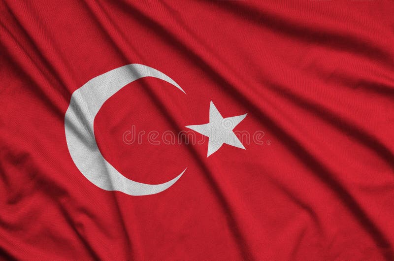 Den Turkiet flaggan visas på ett sporttorkduketyg med många veck Baner för sportlag royaltyfria foton Den Turkiet flaggan visas på ett sporttorkduketyg med många veck Baner för sportlag royaltyfria foton