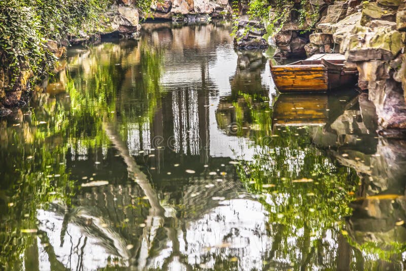 Den ödmjuke administratören suzhou china, den gamla pagda-reflektionsträdaren royaltyfria foton