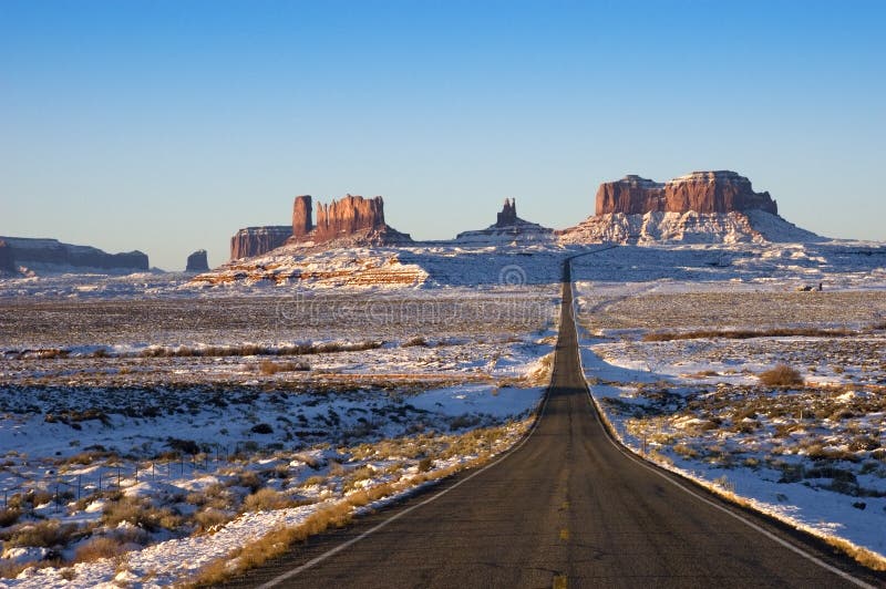 Denkmal-Tal-Navajo-Inder-Stammes- Park-Anflug