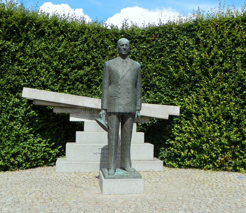 Denmark, Copenhagen, Langelinie, Bronze Statue of King Frederik IX of ...