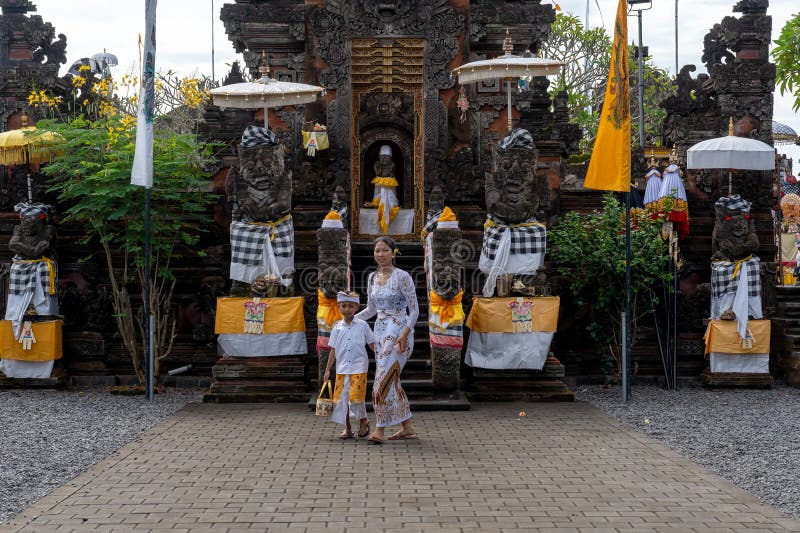 Balinese woman and child in front of Hinduism temple