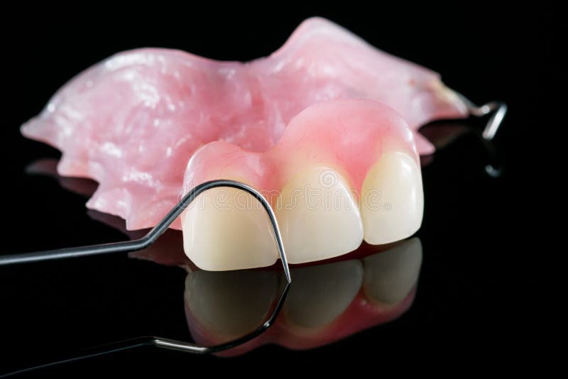 Morgue Resistencia hada Dentadura Temporal Y Herramientas Dentales. Foto de archivo - Imagen de  dentista, salud: 178969360