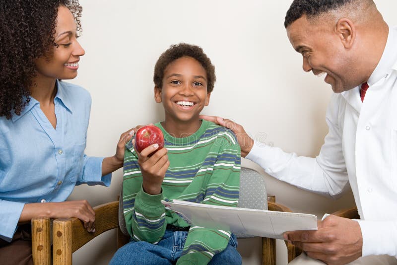 Dentiste avec le patient image stock Dentiste avec le patient image stock