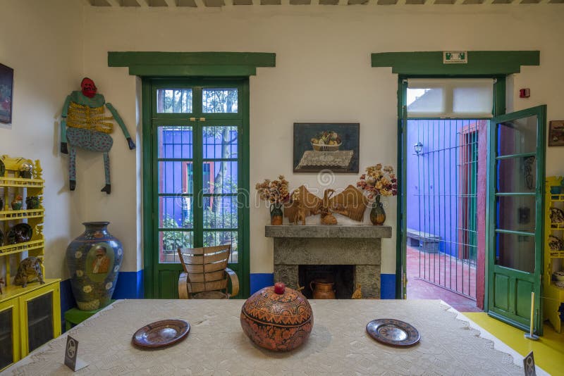 Dormitorio Dentro De La Exposición De Frida Kahlo Museums Collectione