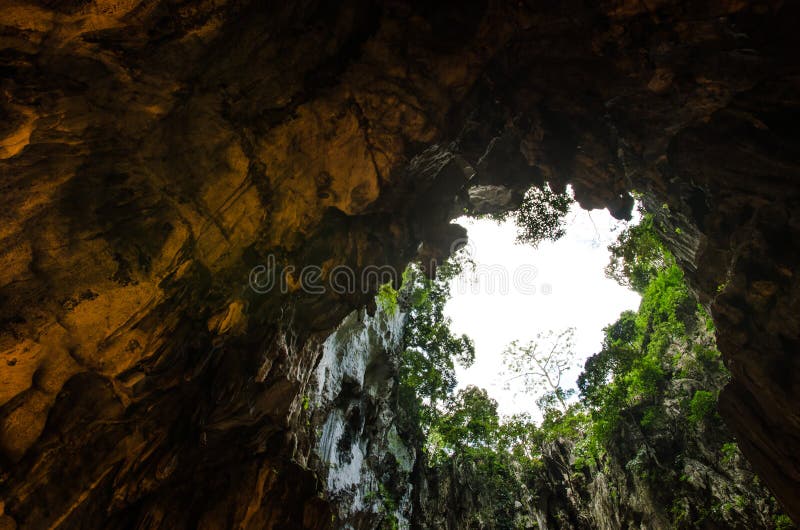 Dentro de las cuevas de Batu, Malasia