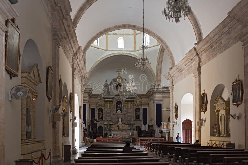 Dentro de nuestra señora de la Inmaculada Concepción, catedral en Campeche, México imagen de archivo