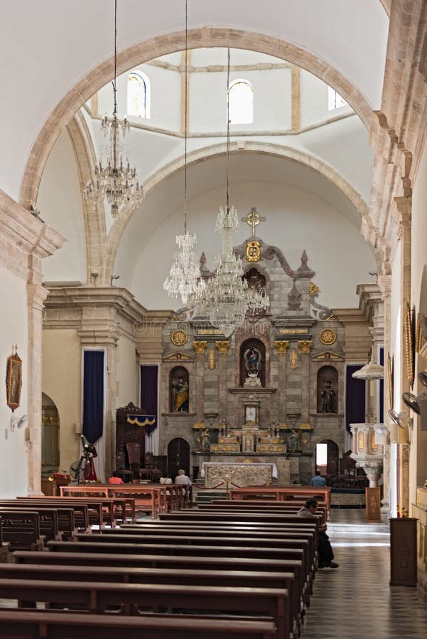 Dentro de nuestra señora de la Inmaculada Concepción, catedral en Campeche, México imágenes de archivo libres de regalías