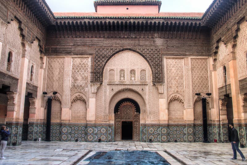 Dentro do medersa Ben Youssef em C4marraquexe, Marrocos fotografia de stock Dentro do medersa Ben Youssef em C4marraquexe, Marrocos fotografia de stock