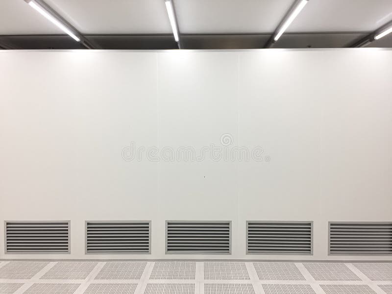 Dentro la classe 1000 della stanza pulita alla fabbrica, stanza vuota fotografie stock libere da diritti Dentro la classe 1000 della stanza pulita alla fabbrica, stanza vuota fotografie stock libere da diritti