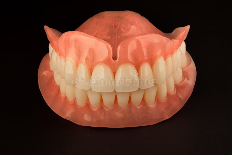 dentures Изолят на протезе белой предпосылки акриловом huma стоковая фотография rf dentures Изолят на протезе белой предпосылки акриловом huma стоковая фотография rf