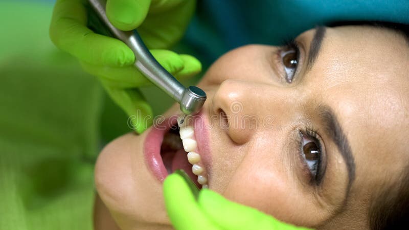 Dentysty narządzanie musztrować środkowego incisor narządzania ząb dla sealant plasowania