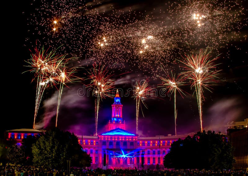 Denver CO 4to de los fuegos artificiales de julio fotos de archivo libres de regalías Denver CO 4to de los fuegos artificiales de julio fotos de archivo libres de regalías