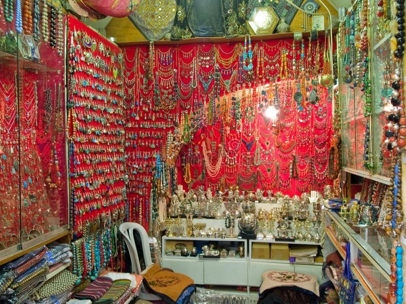 Departamento de joyería colorido en un mercado oriental fotos de archivo Departamento de joyería colorido en un mercado oriental fotos de archivo