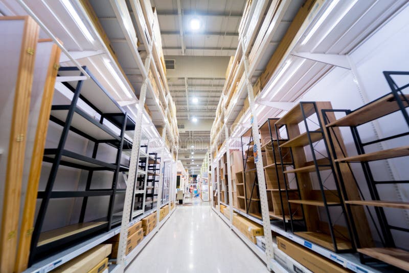 Departementet stora hushållsapparater och möbelmagasin. royaltyfri fotografi