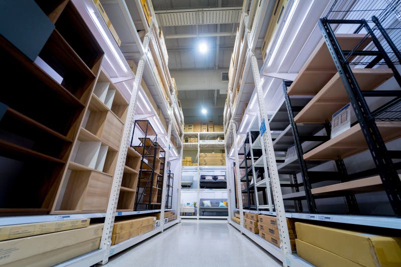 Departementet stora hushållsapparater och möbelmagasin. royaltyfri foto