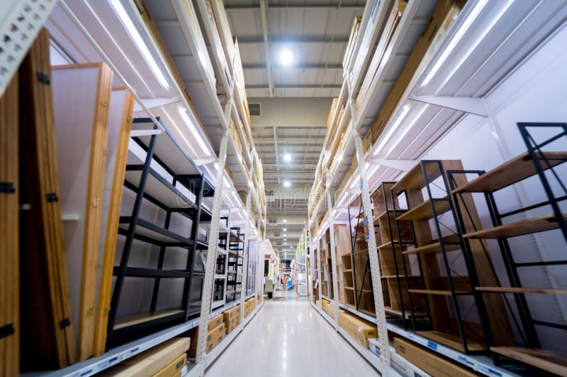 Departementet stora hushållsapparater och möbelmagasin. arkivbilder
