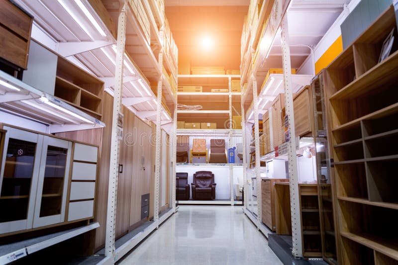 Departementet stora hushållsapparater och möbelmagasin. arkivfoton