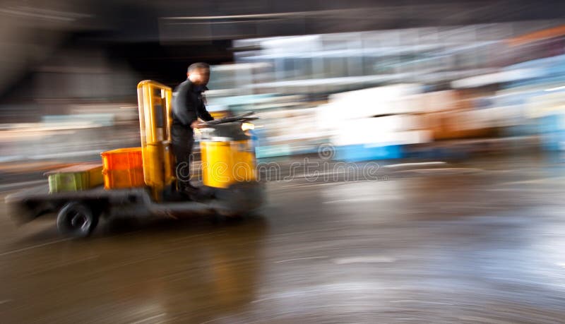 Depozit Dolley vehicul în mișcare albastră stock photo