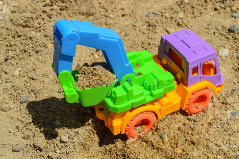 Bagger mit Sand im Eimer stockfoto. Bild von schwer, massiv - 51447932