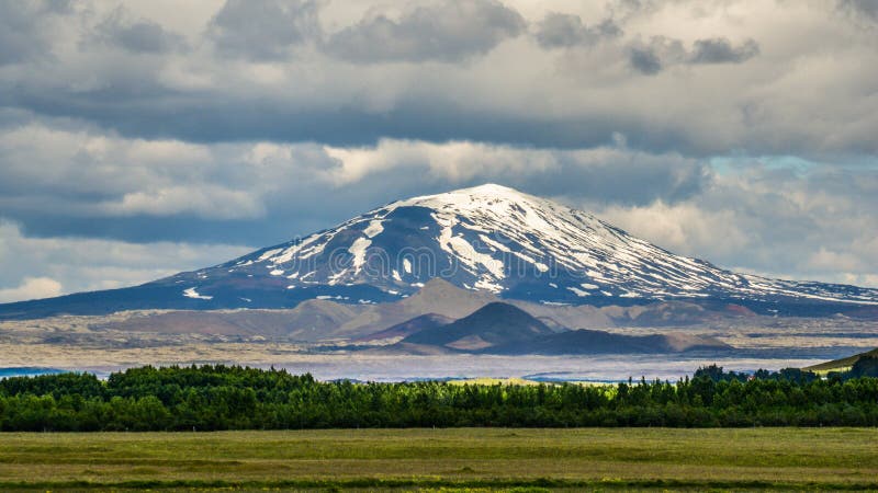 Vulkan Hekla Und Island Sheeps Stockbild - Bild von schnee, island