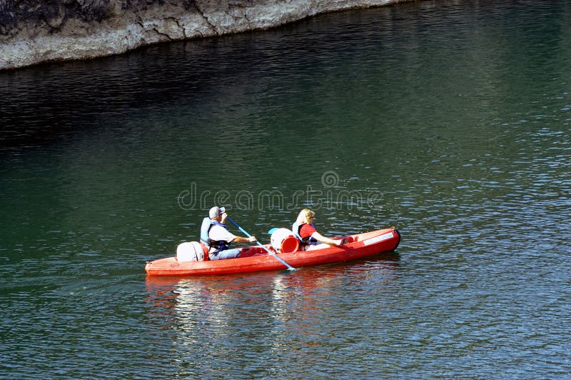 Der Fluss die Hinterwelle in Frankreich in der Abteilung von Gard stockfotos Der Fluss die Hinterwelle in Frankreich in der Abteilung von Gard stockfotos