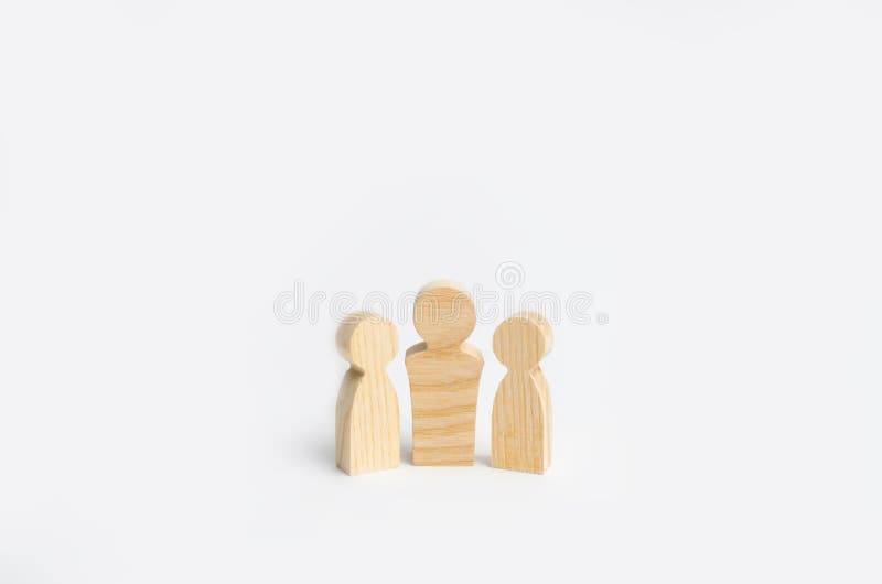 Der Führer und zwei Untergebene auf den Seiten stehen auf einem weißen Hintergrund Konzeptführer und Teamarbeit Drei Leute hinter lizenzfreies stockfoto Der Führer und zwei Untergebene auf den Seiten stehen auf einem weißen Hintergrund Konzeptführer und Teamarbeit Drei Leute hinter lizenzfreies stockfoto