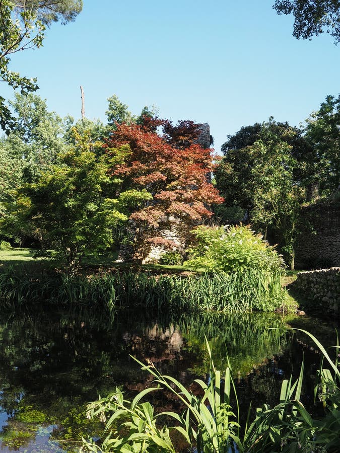 Der Garten Von Ninfa In Italien Stockbild Bild von
