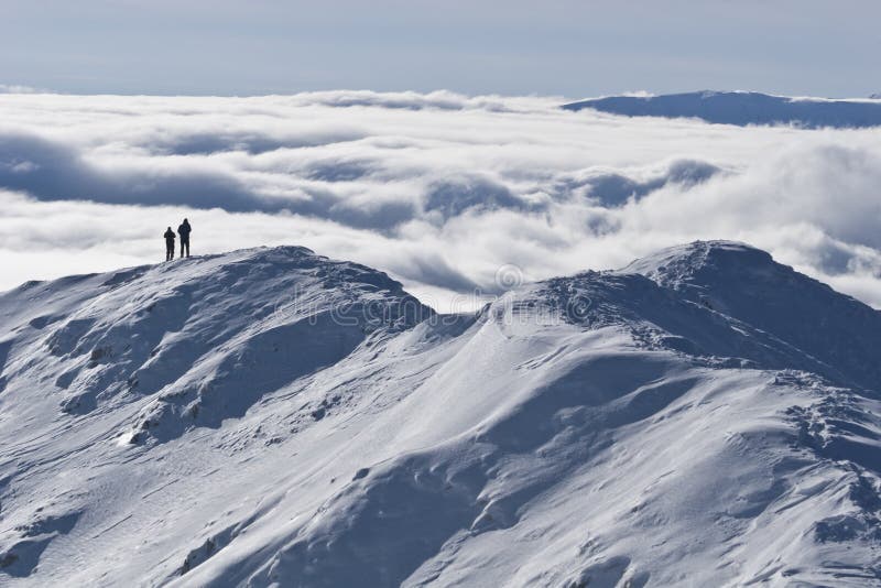 Der Gebirgsoberseitenwinter lizenzfreie stockbilder Der Gebirgsoberseitenwinter lizenzfreie stockbilder