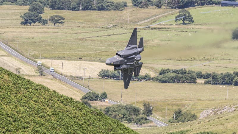 Der gefesselte Martin f35 blitzt ii im Flug alias f35. Die versperrte Martin f35 blitzt ii aka f35 im Flug ist eine amerikanische Familie von Singleeat Single-Engine Allwetter-Multirole-Kampfflugzeugen, die sowohl Luftüberlegenheits- als auch Streikmissionen durchführen soll. sie ist auch in der Lage, elektronische Kapazitäten für die Überwachung und Aufklärung von Kriegen und nachrichtendienstlichen Erkenntnissen bereitzustellen.