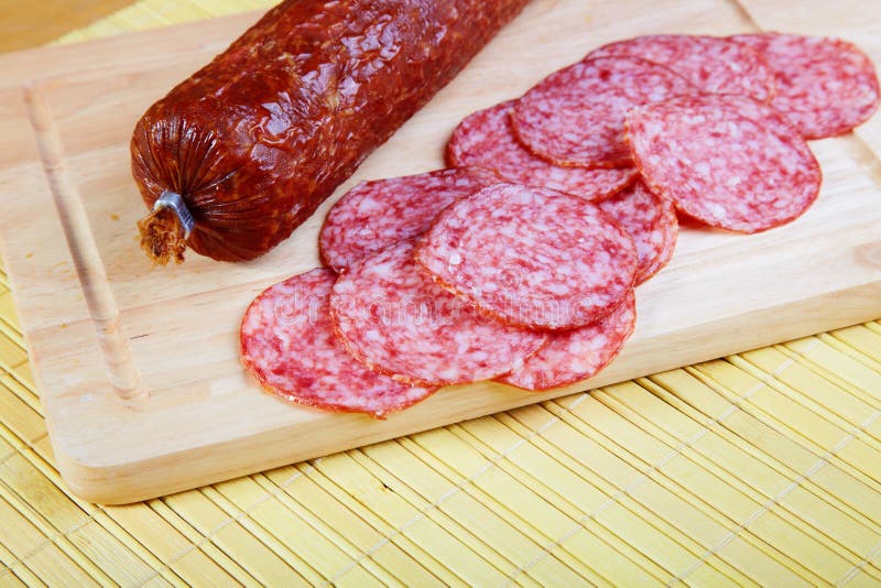 Der geräucherte Wurstschnitt stockbilder Der geräucherte Wurstschnitt stockbilder