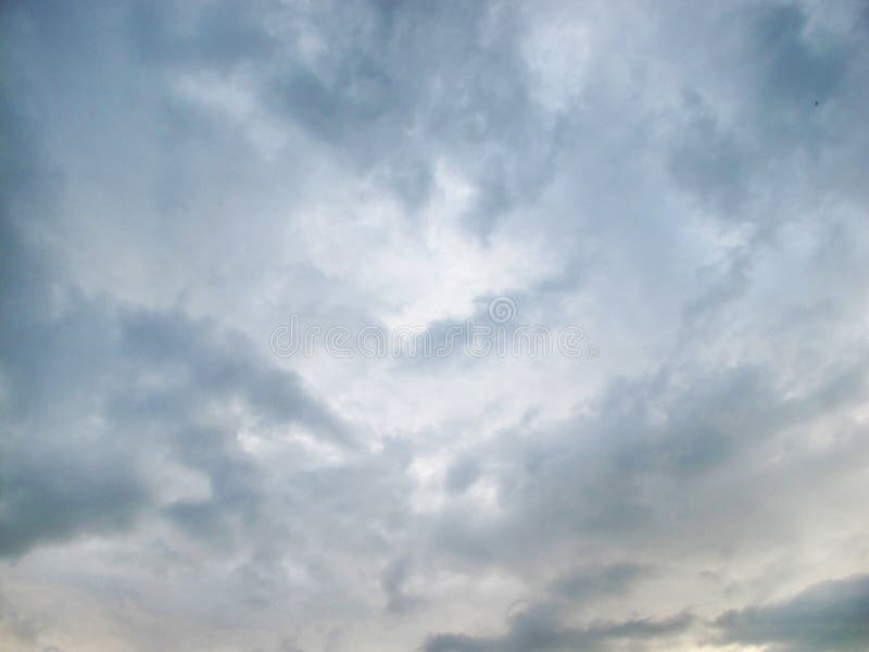 Beschaffenheit Eines Grauen Himmels Mit Wolken Stockfoto Bild von