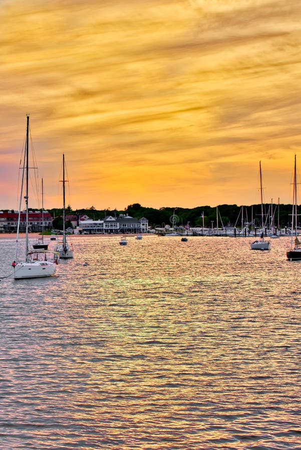 Der Hafen bei Sonnenuntergang in Hyannis lizenzfreies stockfoto Der Hafen bei Sonnenuntergang in Hyannis lizenzfreies stockfoto