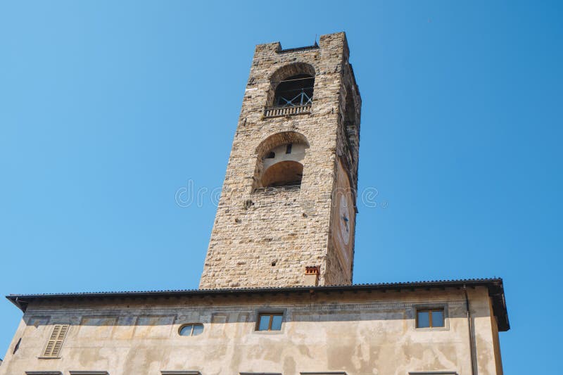 Der Il Campanone Glockenturm in Bergamo Alta stockbilder