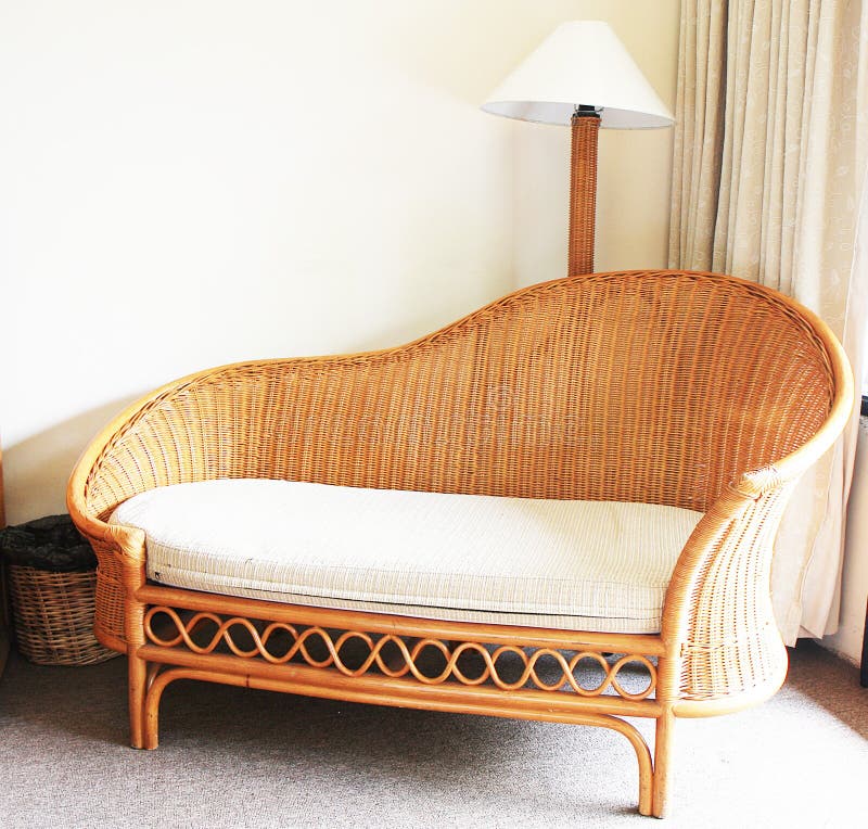 Der Klassische Rattanstuhl stockbild