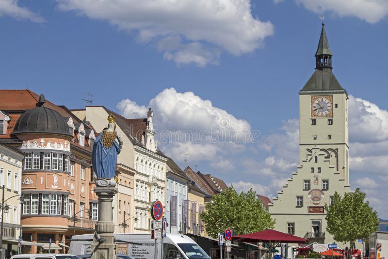 Altes Rathaus in Deggendorf Stockfoto Bild von gotisch, himmel 134397712